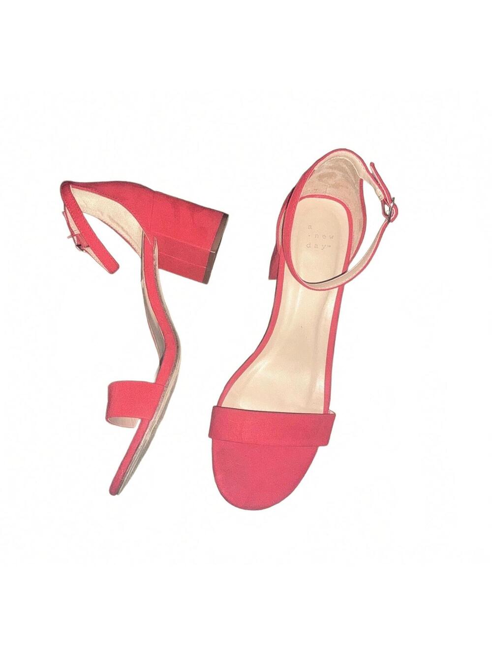 9.5 Red Plume Pumps